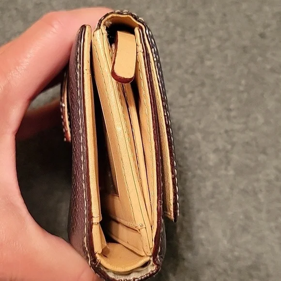 Small Kate Spade wallet snap & zipper closure...sew pictures for condition - Picture 4 of 15